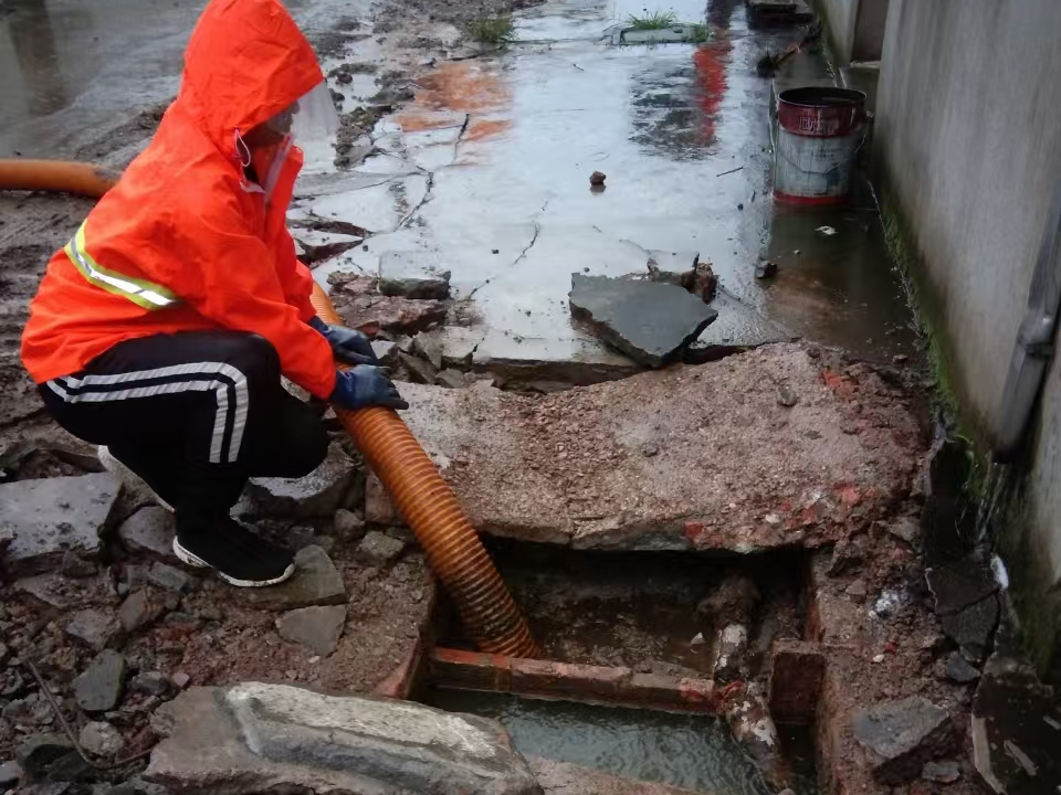 左云专业清理污水池 炜誉市政以规范流程守护城市 “肠道”