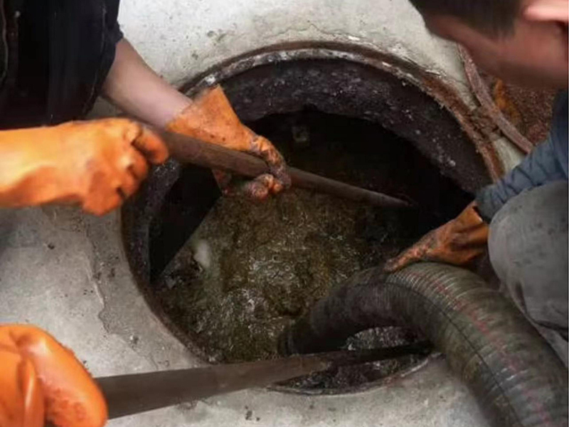 左云清理化粪池时如何避免沼气的危害?